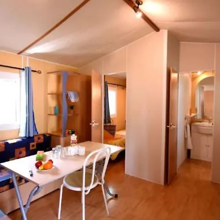 مكان تخييم Mobil-home Spacieux Pour 6 Sans Equipements Speciaux - Api-1-52-1619 فيا
